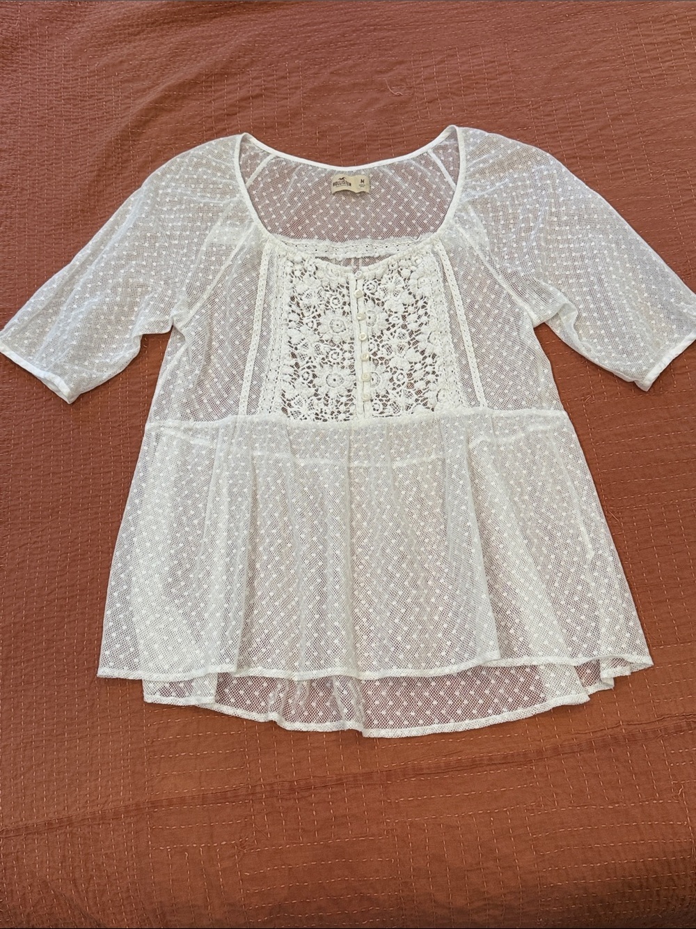 Hollister medium wm’s White lace & Crochet blouse with buttons at bust